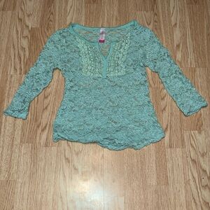 No Boundaries Three Quarter Sleeve Floral Shirt Size Small